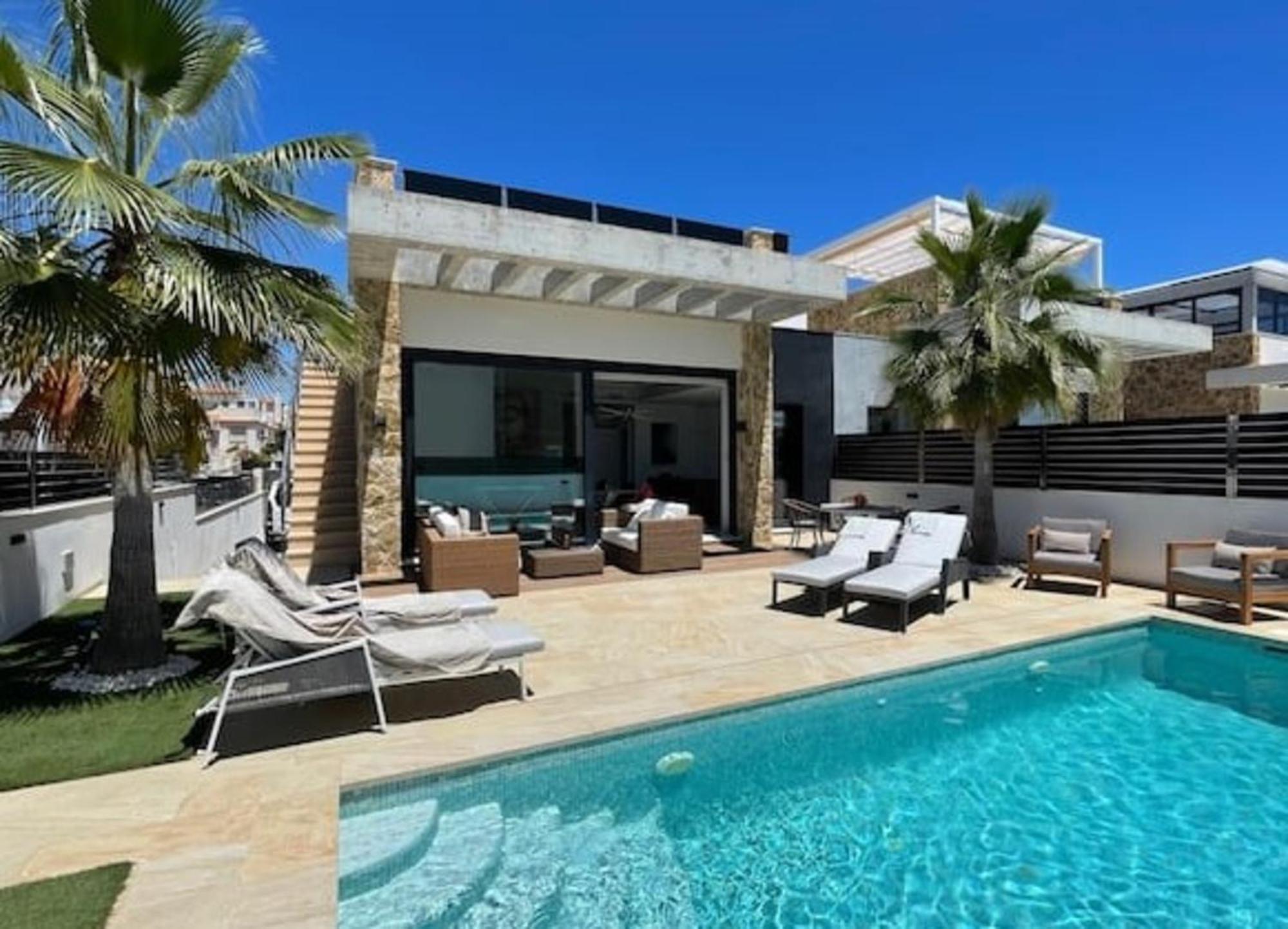Villa Pmt12 -luxurious With Private Pool